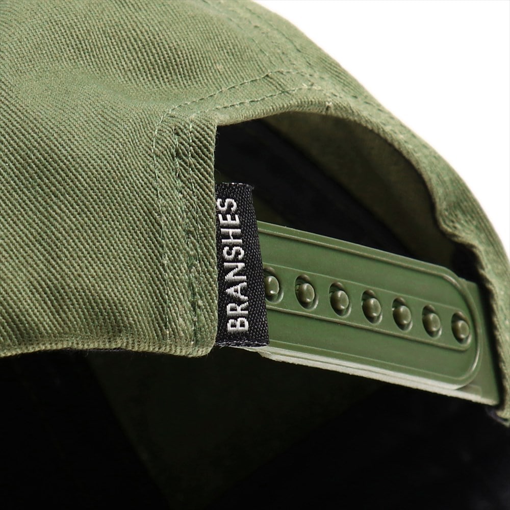 カーキグリーン