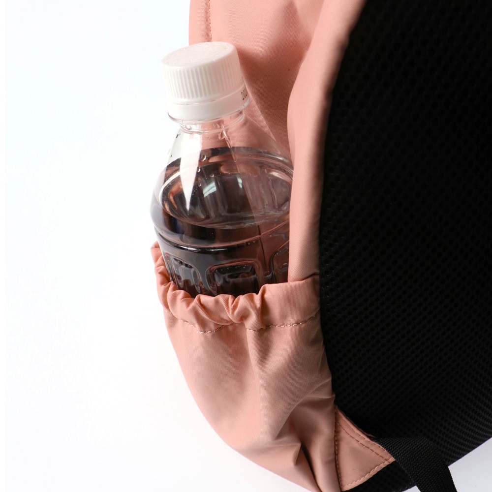 サーモンピンク