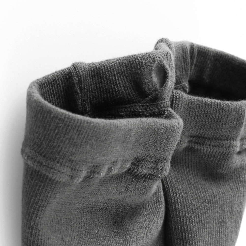 チャコールグレー