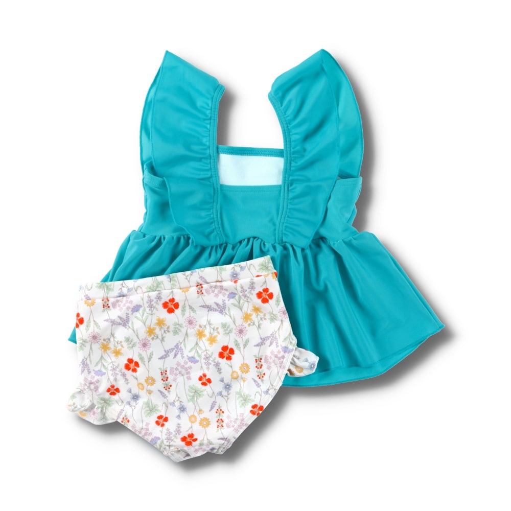 エメラルドグリーン