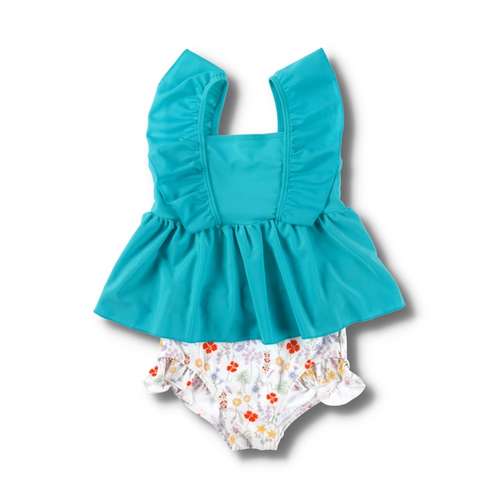 エメラルドグリーン