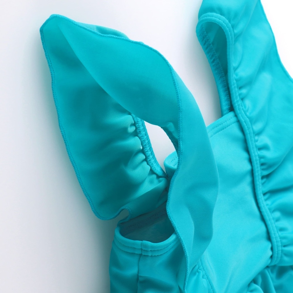 エメラルドグリーン