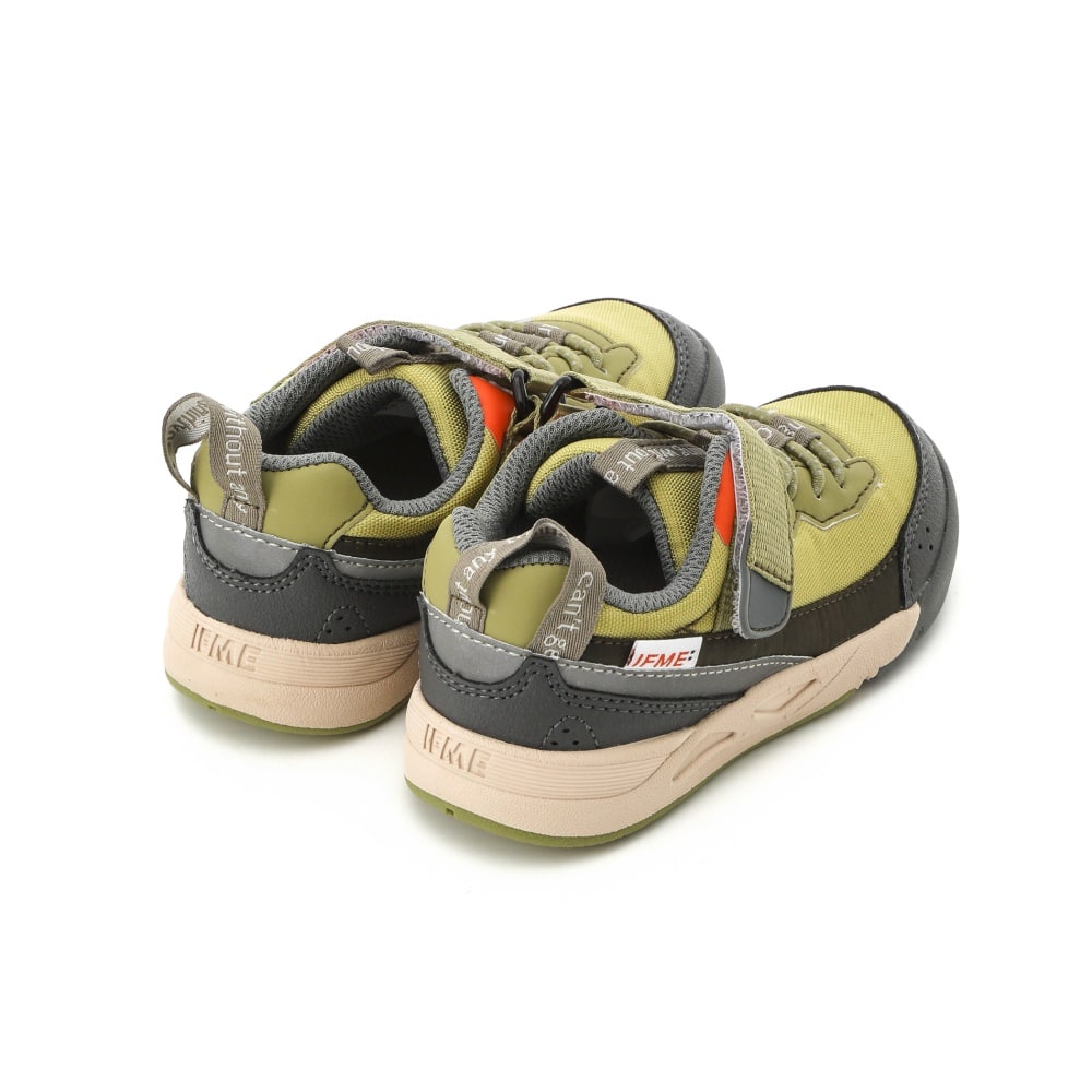 カーキグリーン