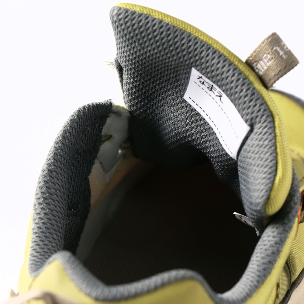 カーキグリーン