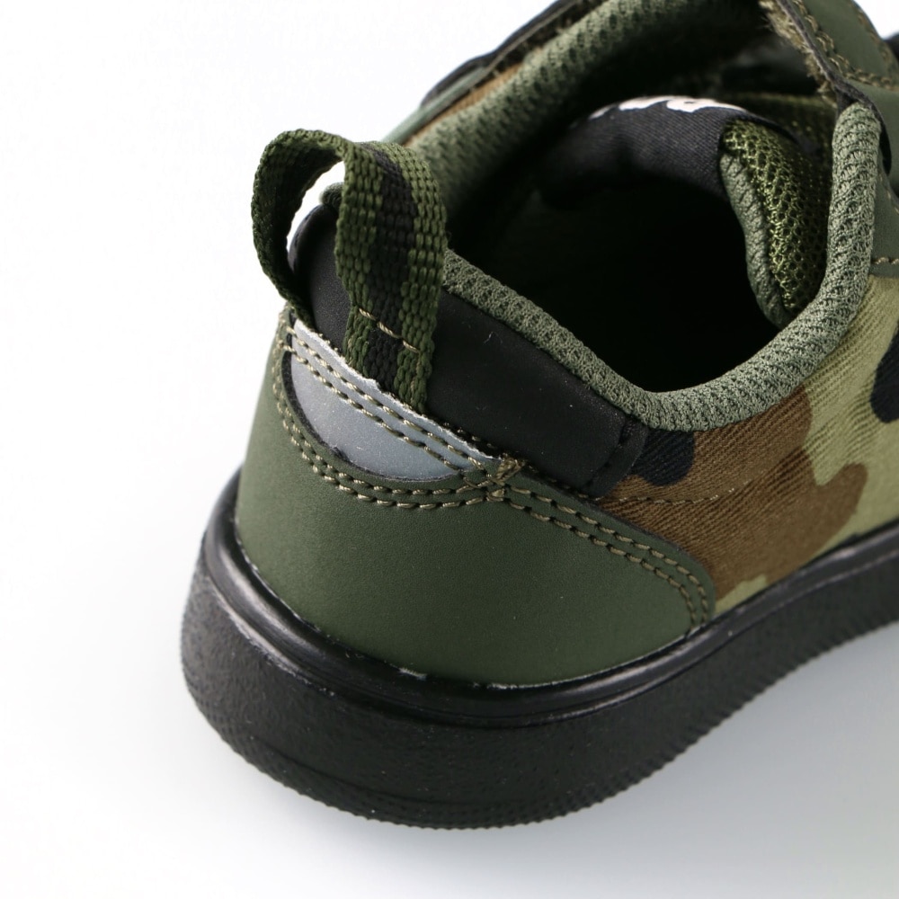 カーキグリーン