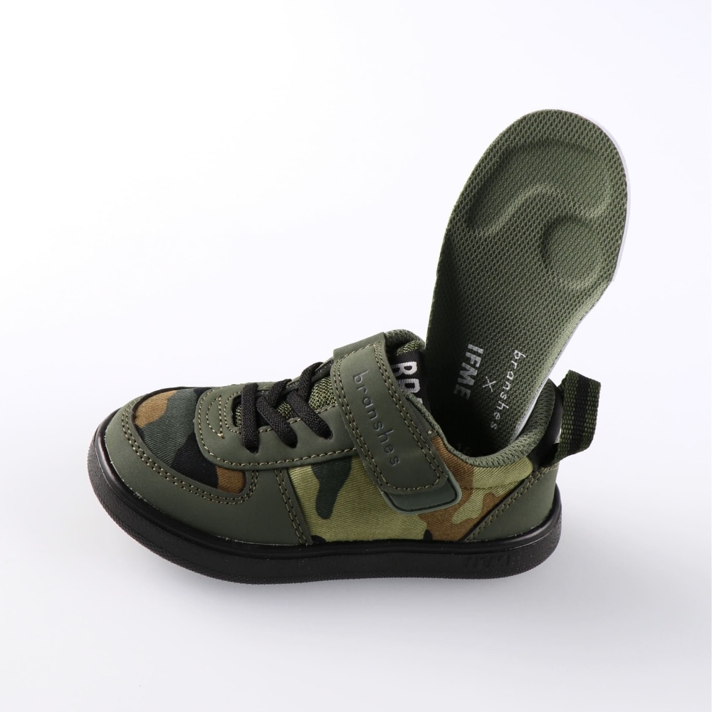 カーキグリーン