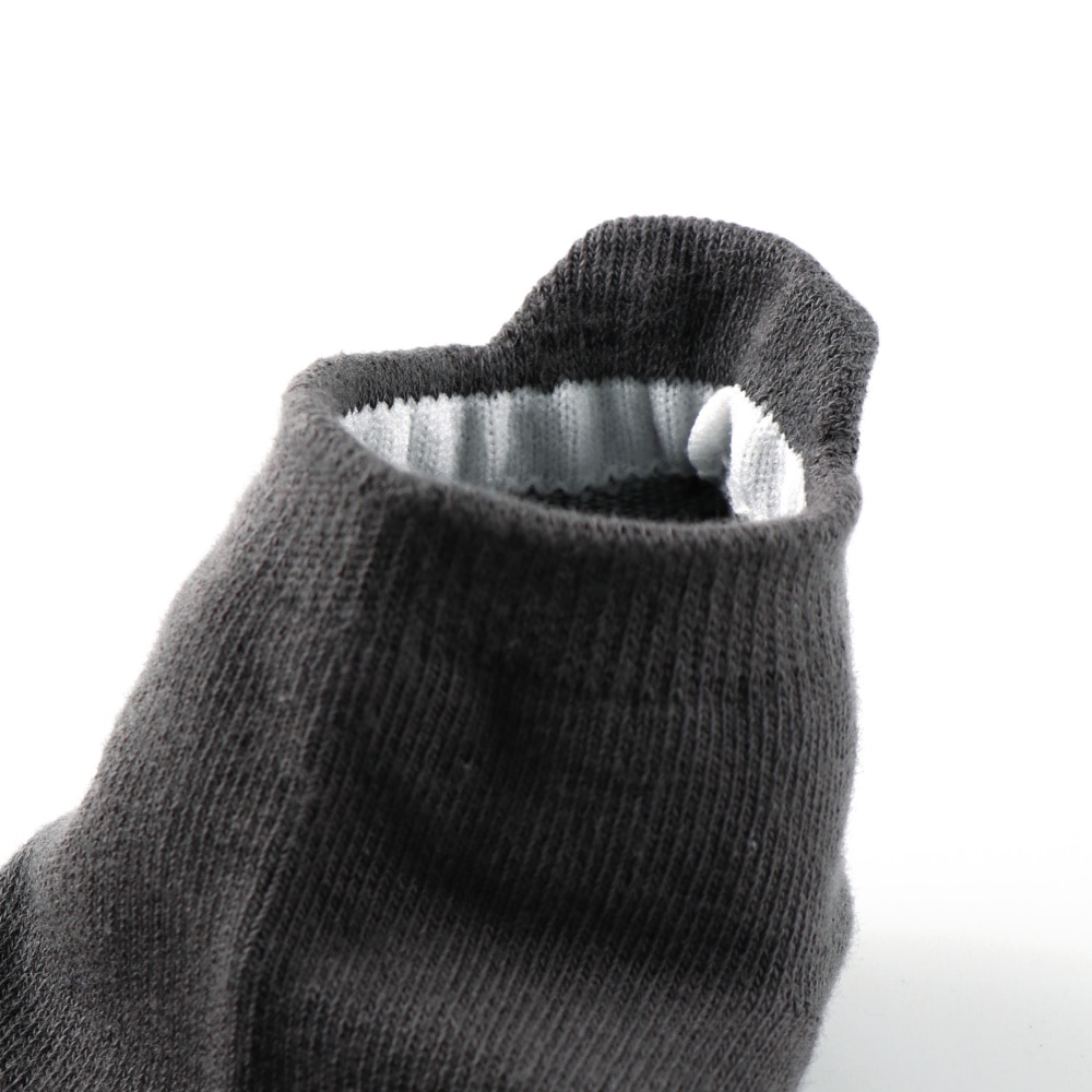 チャコールグレー