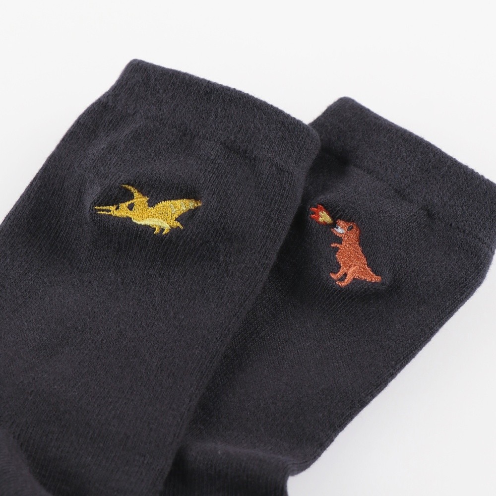 チャコールグレー