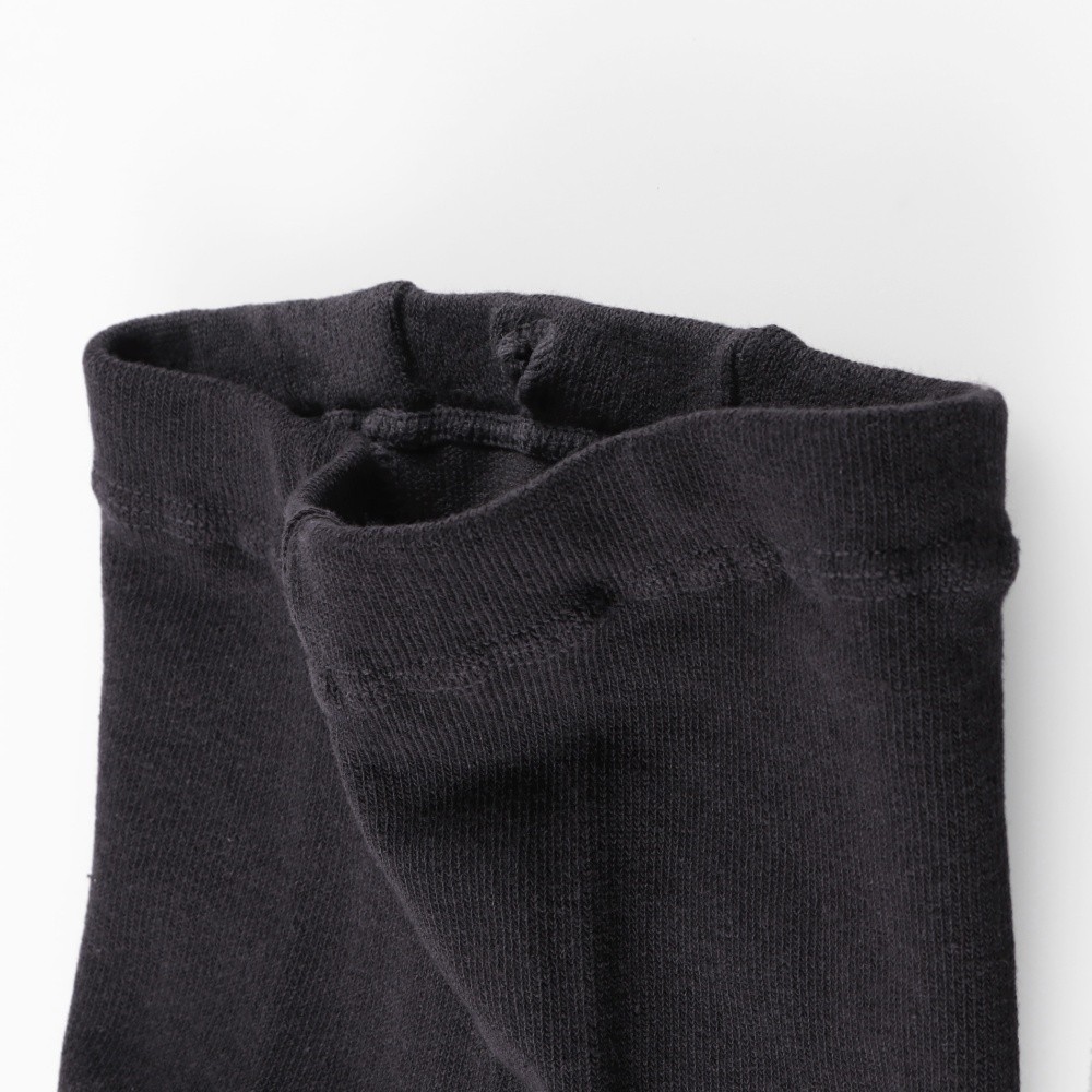 チャコールグレー