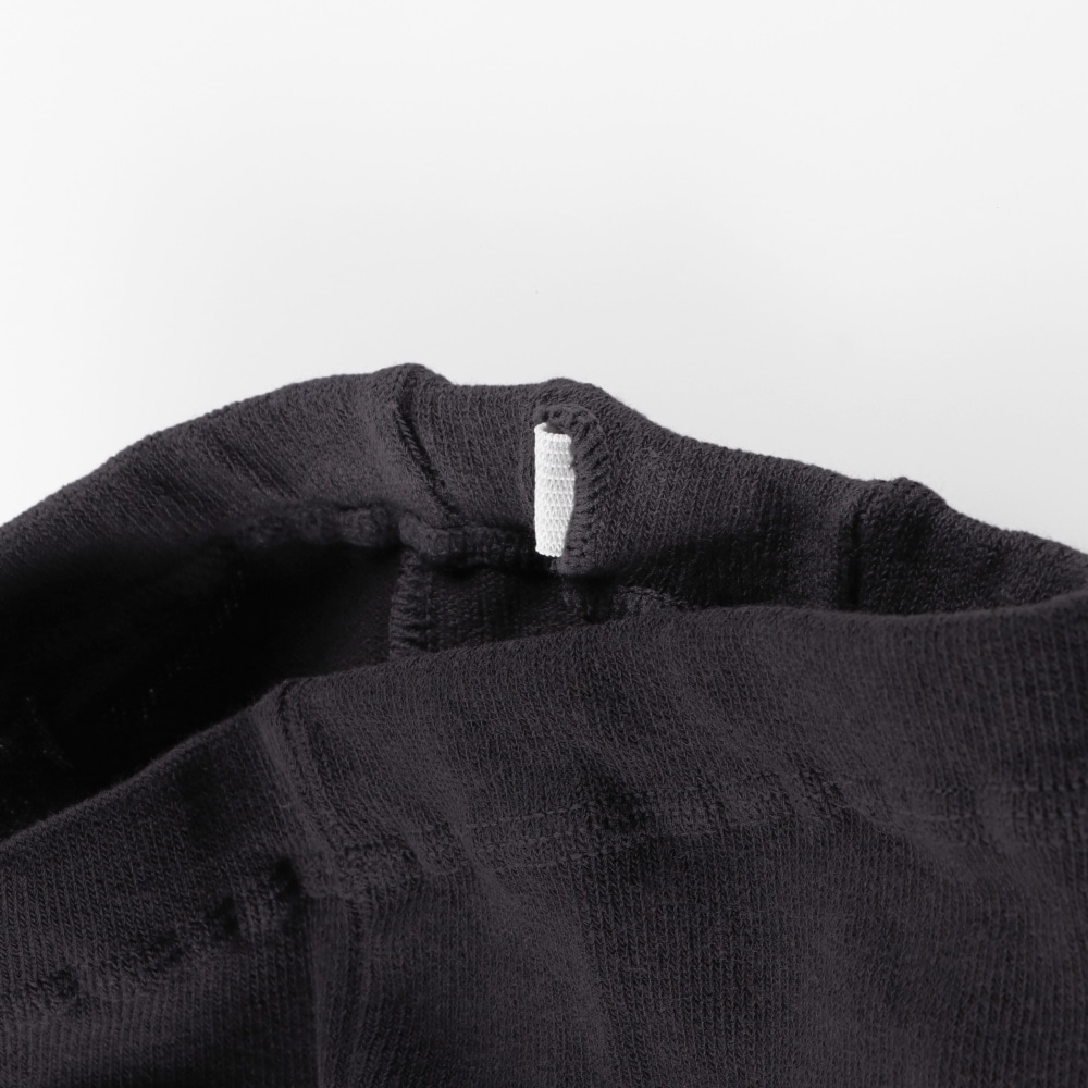 チャコールグレー