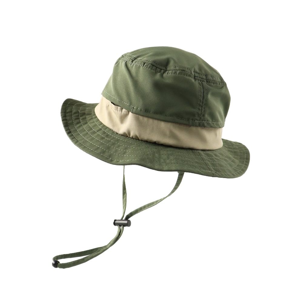 カーキグリーン