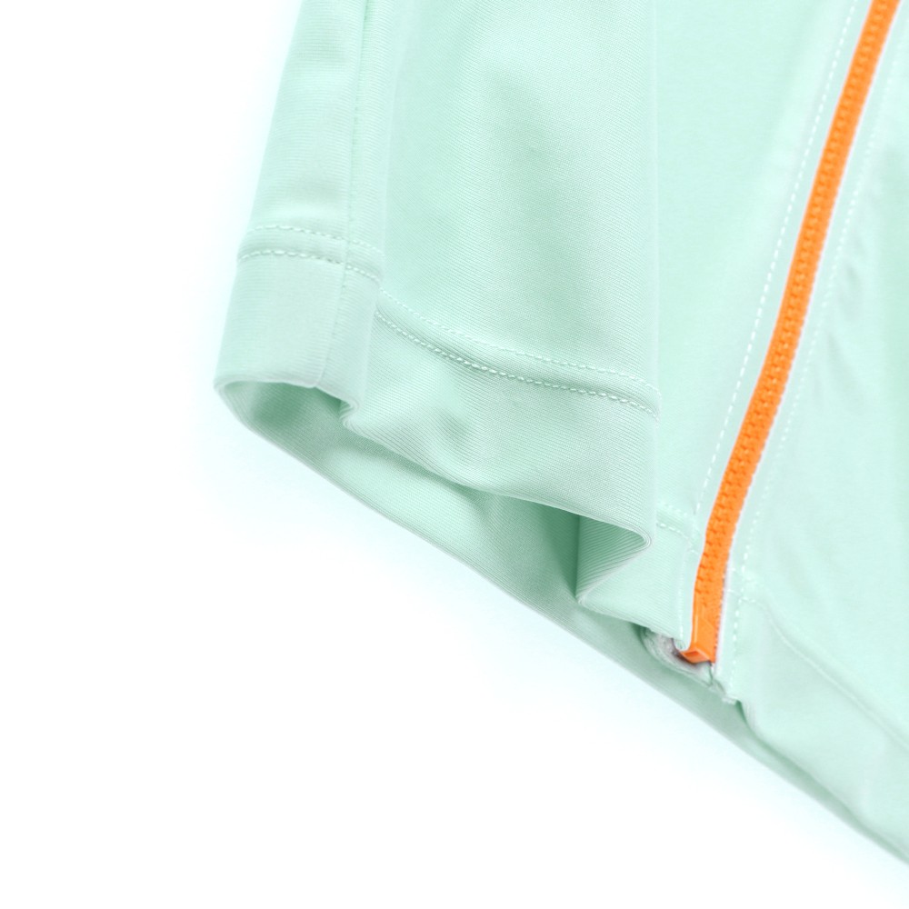 ライトグリーン