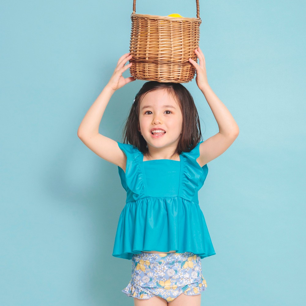 エメラルドグリーン