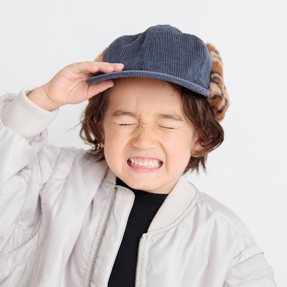 チャコールグレー