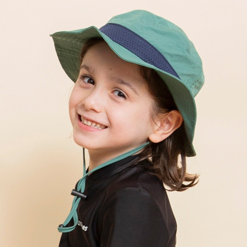 カーキグリーン