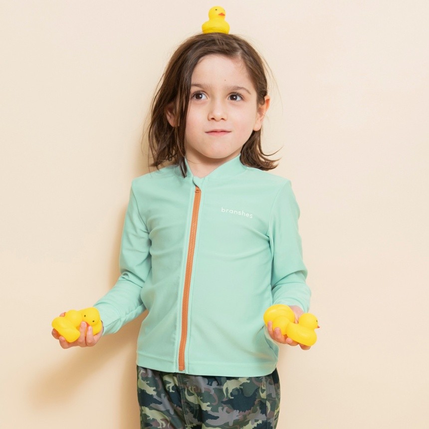 ライトグリーン