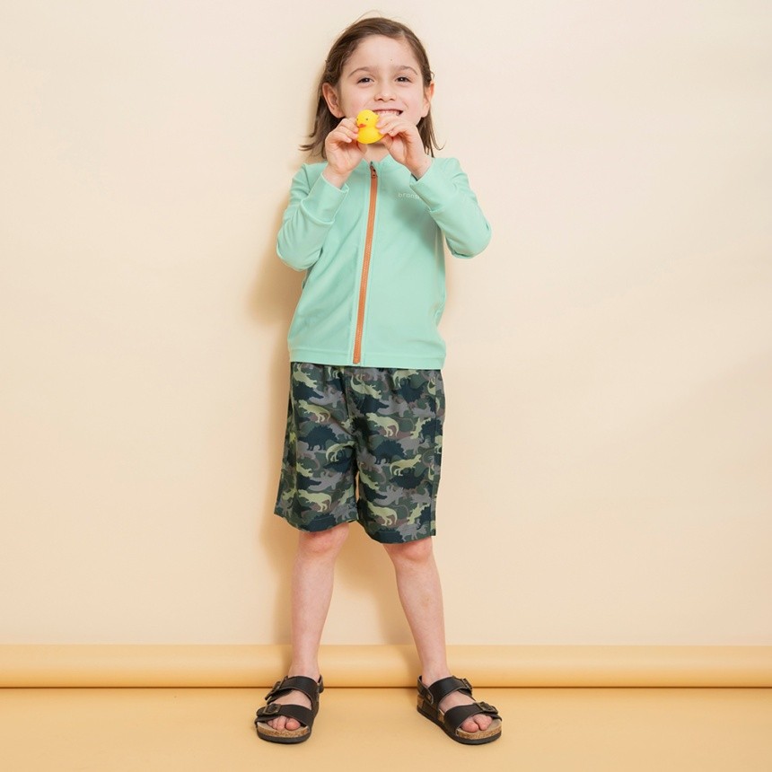 カーキグリーン