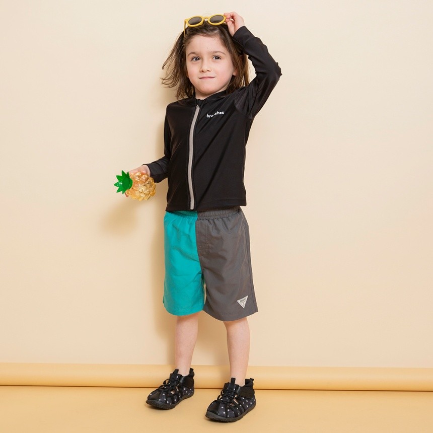 エメラルドグリーン