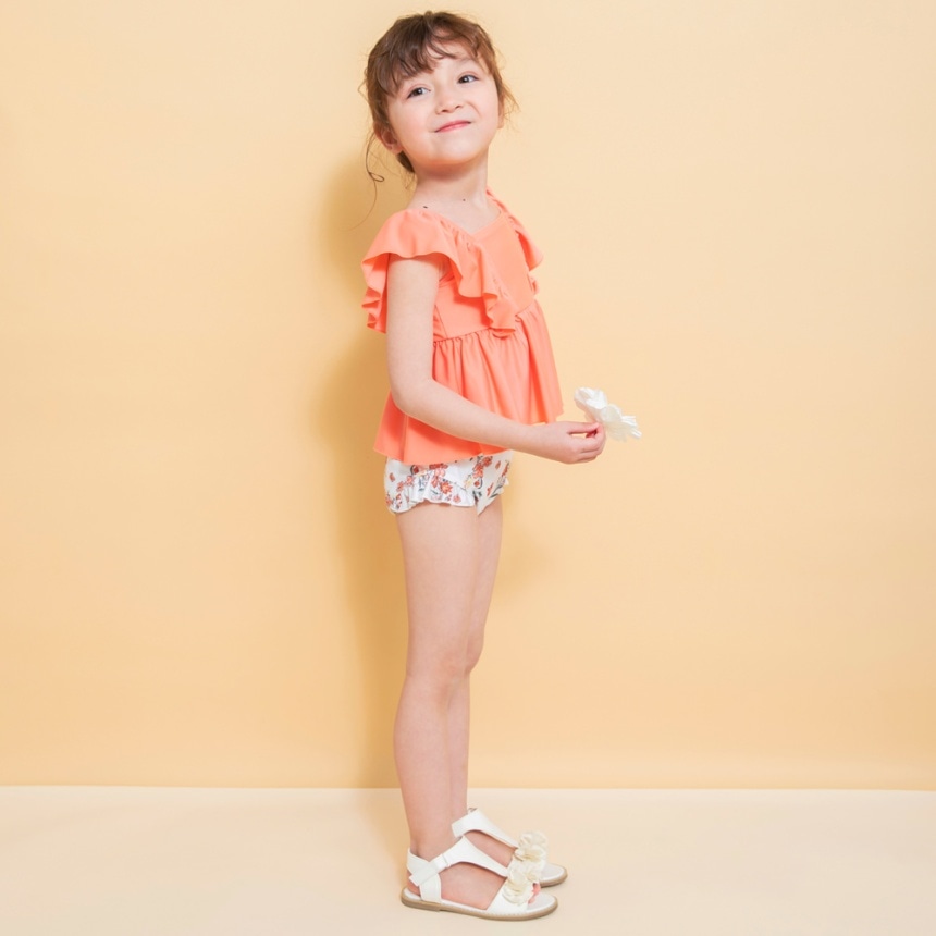 サーモンピンク