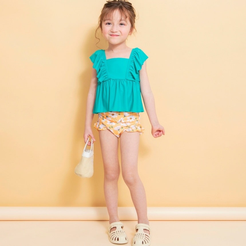 エメラルドグリーン