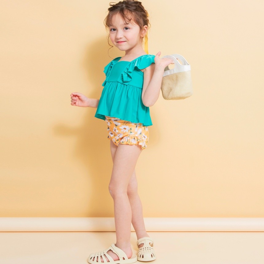 エメラルドグリーン