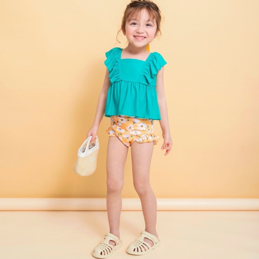 エメラルドグリーン