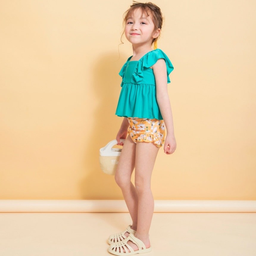 エメラルドグリーン