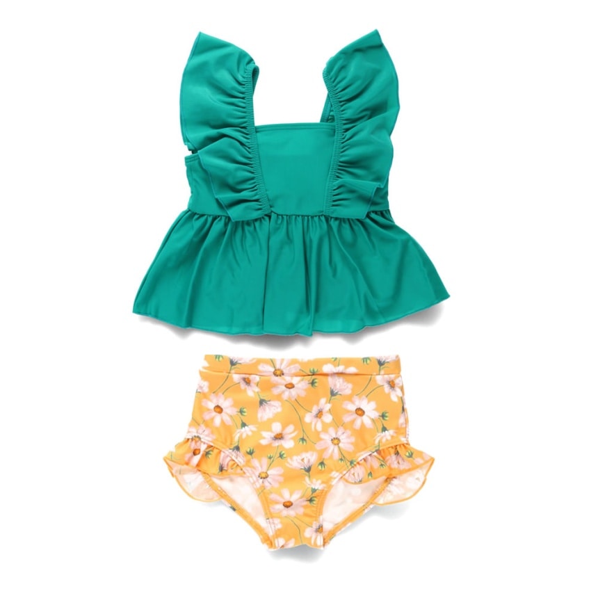 エメラルドグリーン