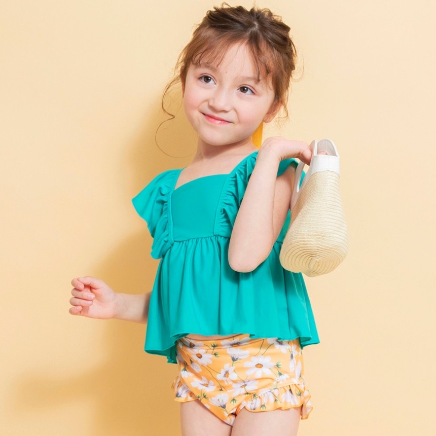 エメラルドグリーン