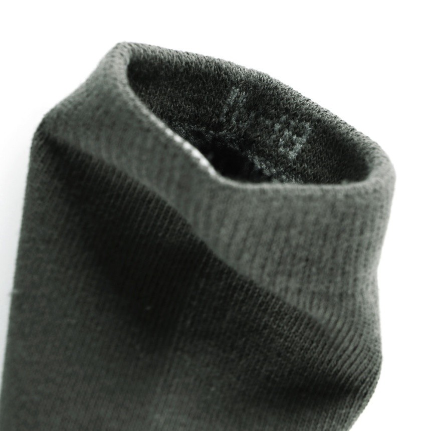 チャコールグレー