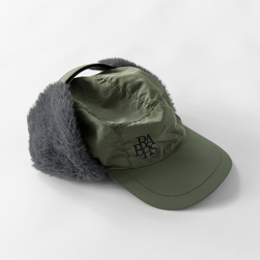 カーキグリーン