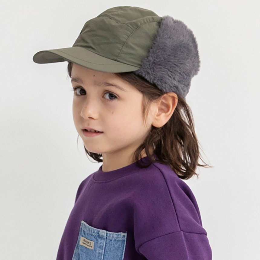 カーキグリーン