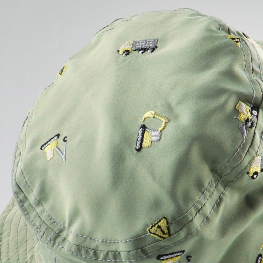 カーキグリーン