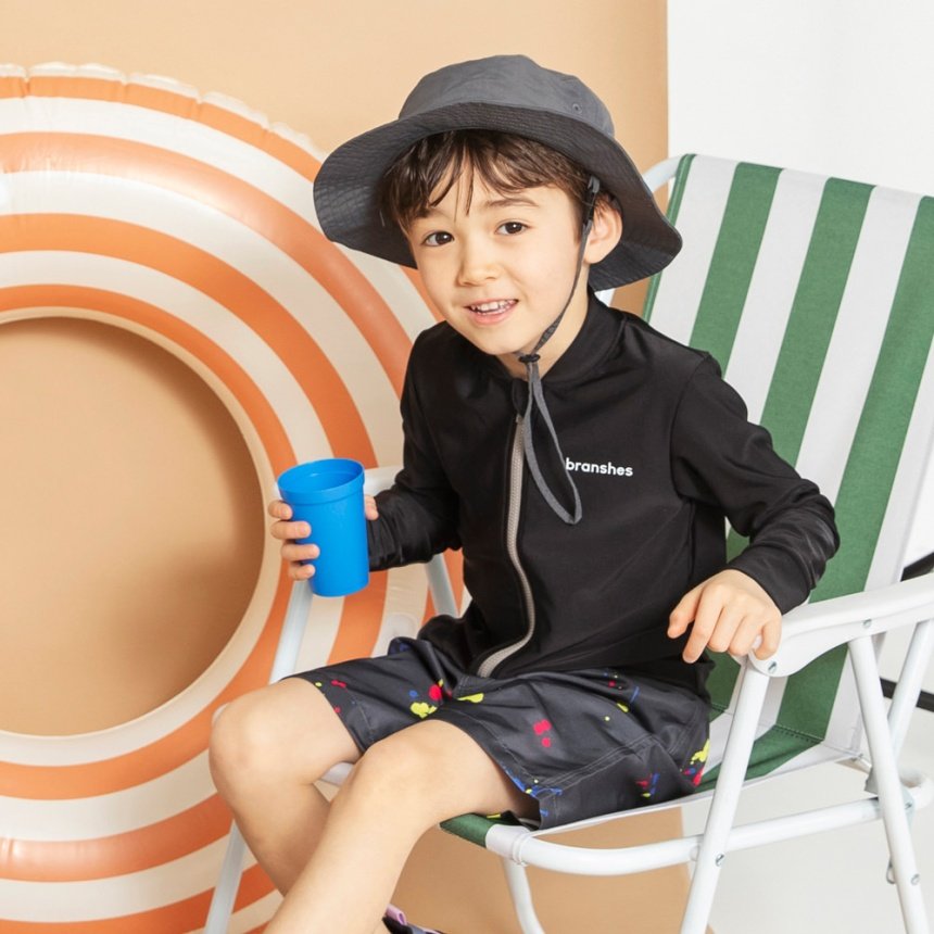 チャコールグレー