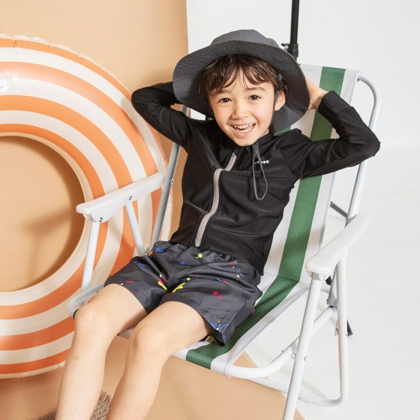 チャコールグレー