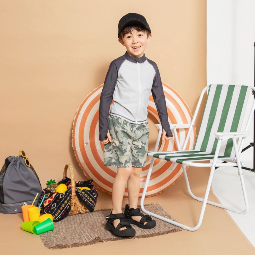 チャコールグレー