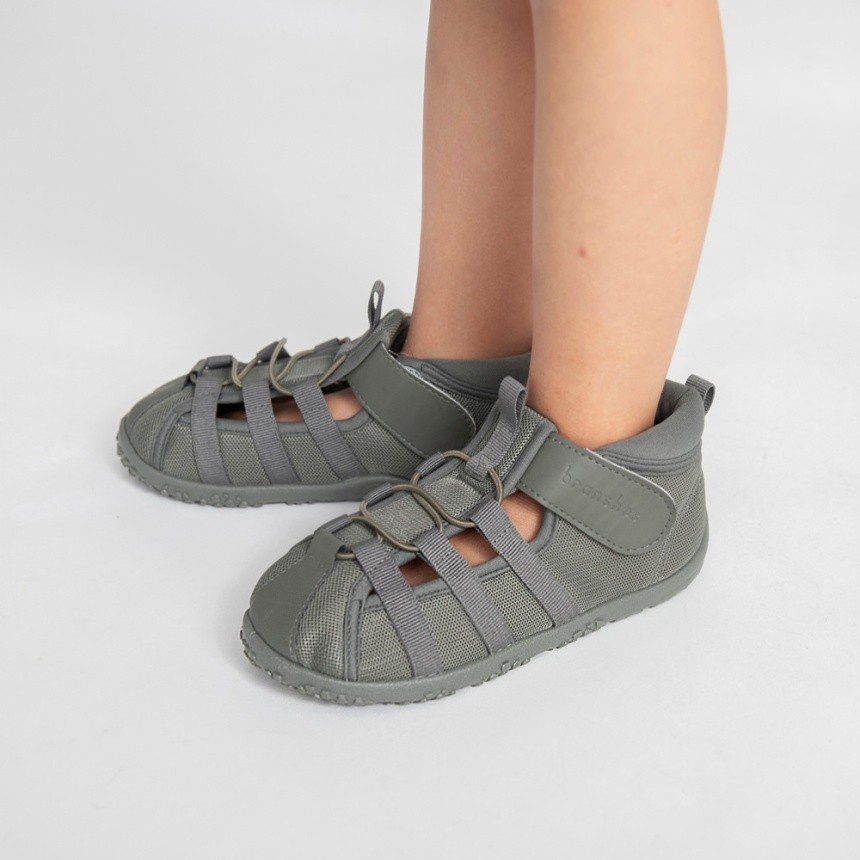 カーキグリーン