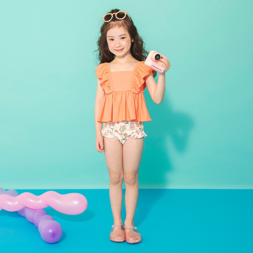 サーモンピンク