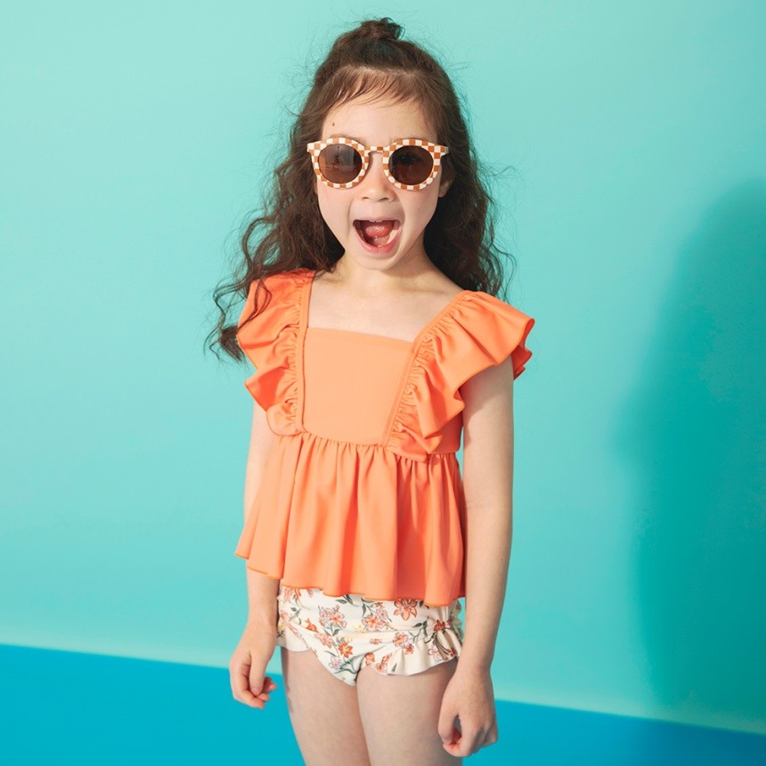 サーモンピンク