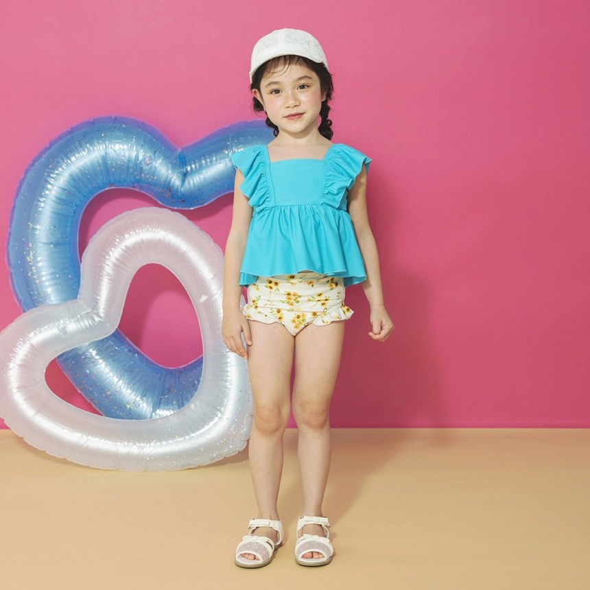 エメラルドグリーン