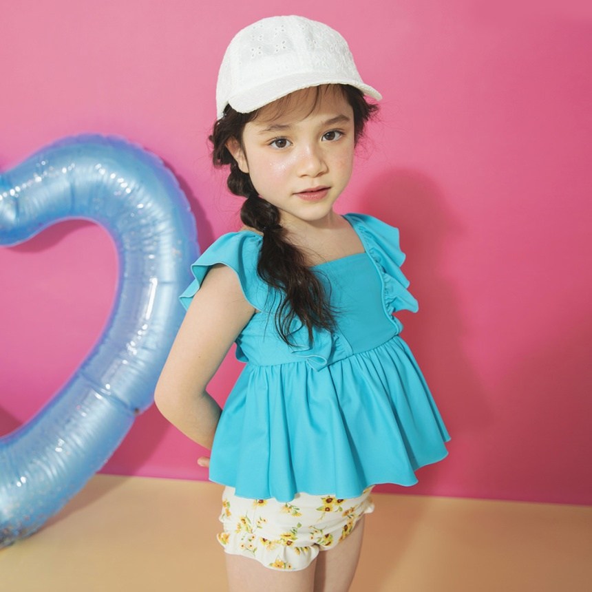 エメラルドグリーン