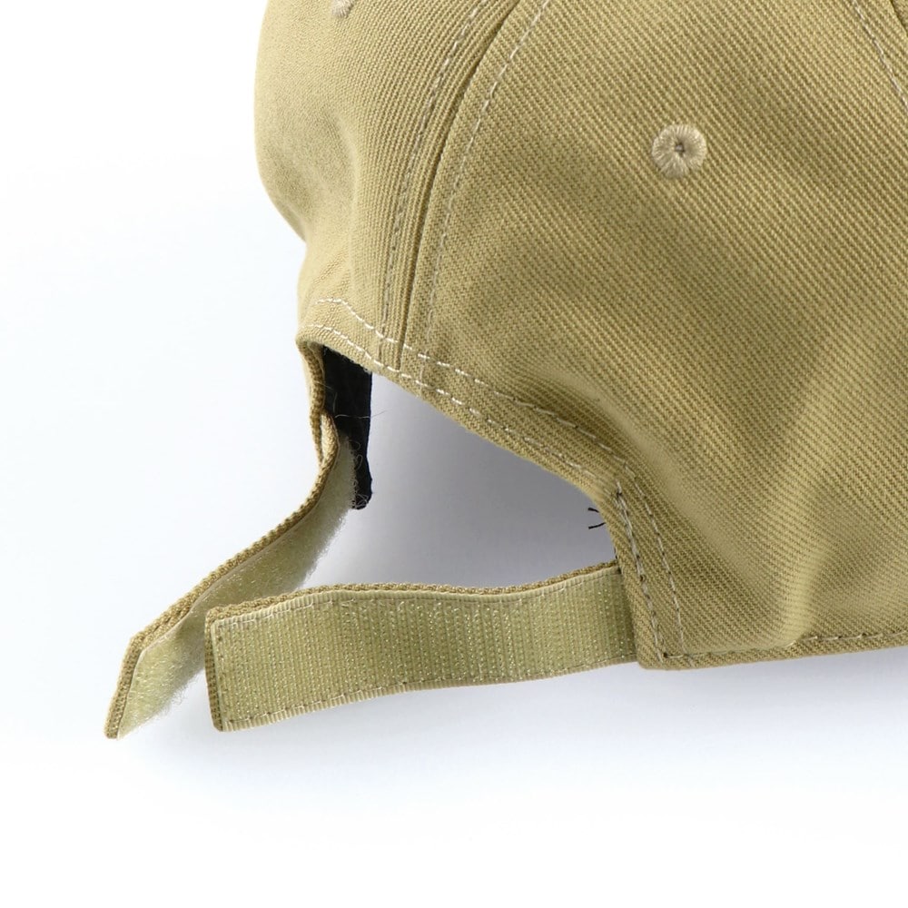 カーキグリーン