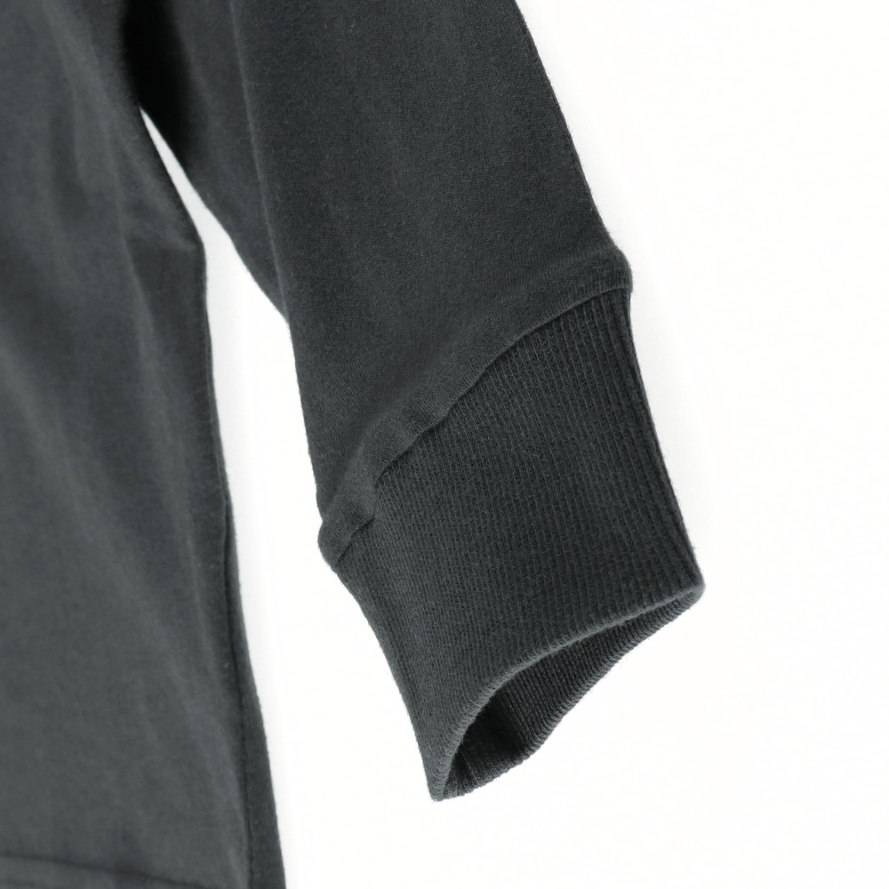 チャコールグレー