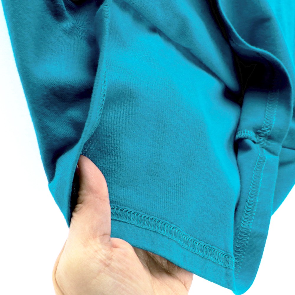 エメラルドグリーン