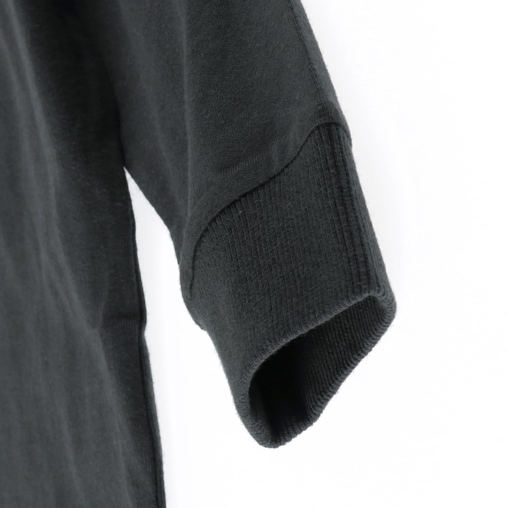 チャコールグレー