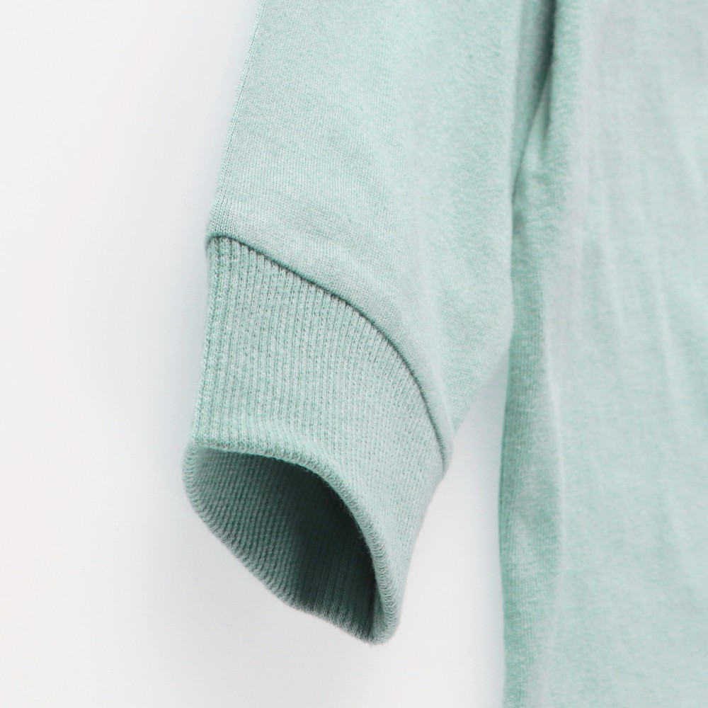 ライトグリーン