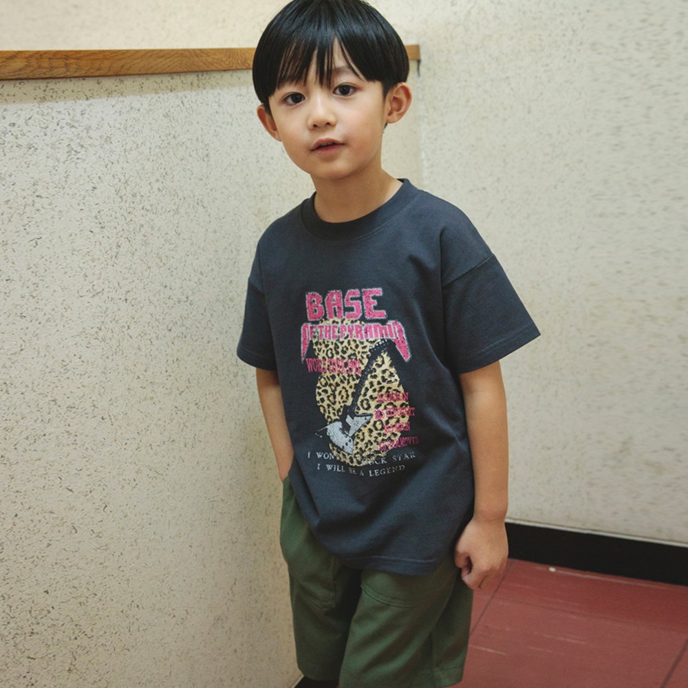 チャコールグレー