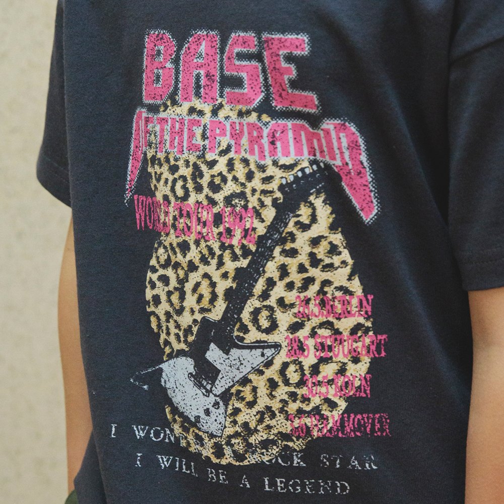 チャコールグレー