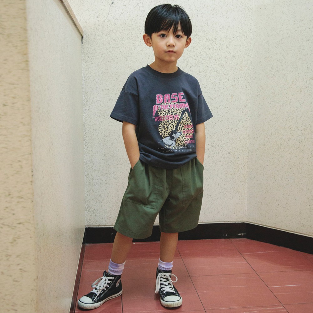 カーキグリーン