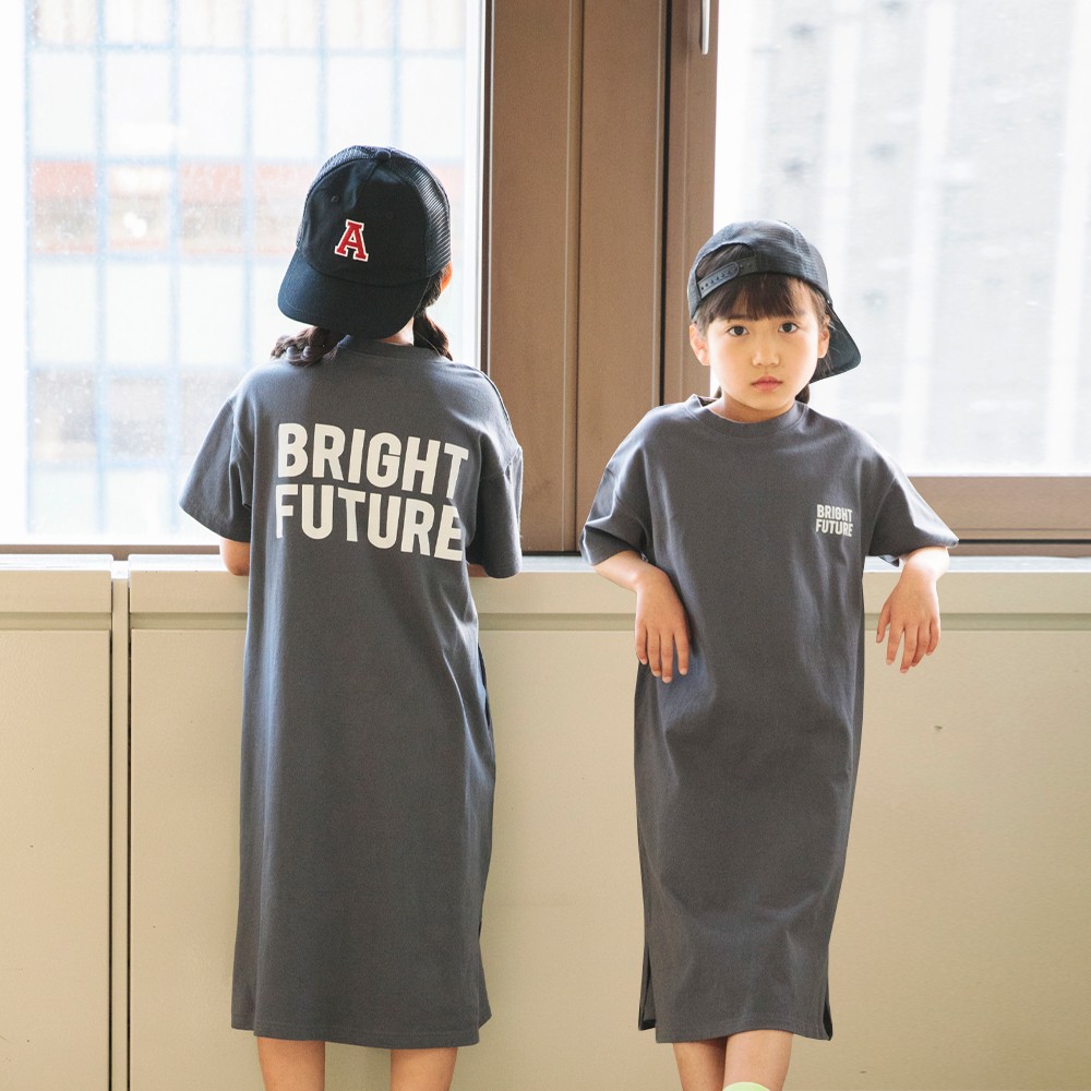 チャコールグレー